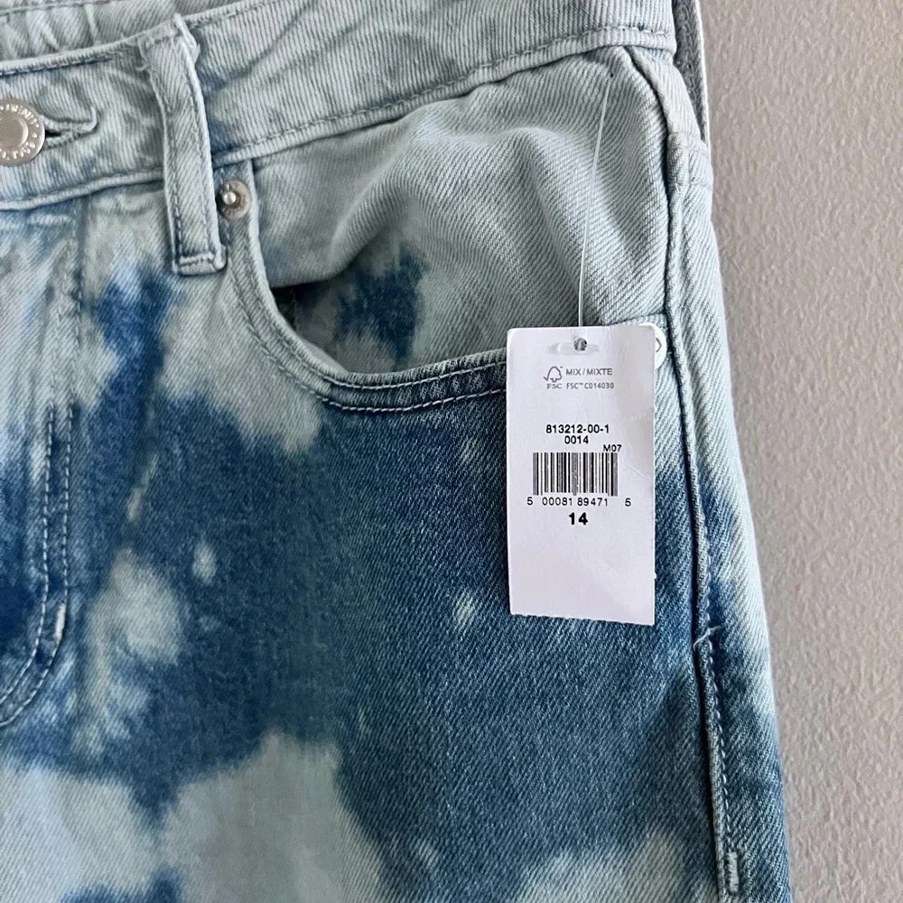 Girls size 14 NWT GAP girlfriend jeans acid wash frayed hem​